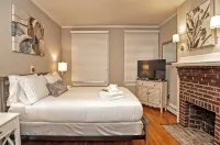 Stately on Cedar - Luxe 2-bedroom Beacon Hill apartment with AC, WiFi near MGH Hotels in Beacon Hill