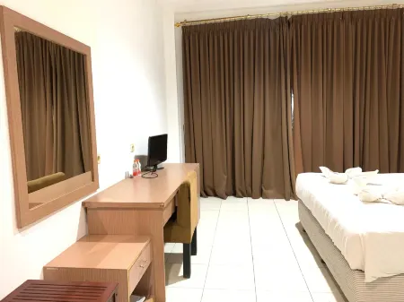 GRAND ROYAL TALIWANG HOTEL Отели в г. Сумбава-Барат