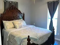 Charming Downtown Home on 5th street Hotels in Midlothian