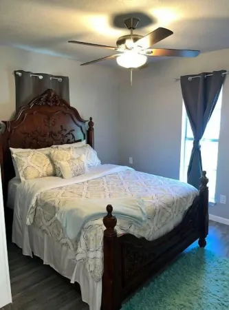 Charming Downtown Home on 5th street Отели в г. Мидлотиан