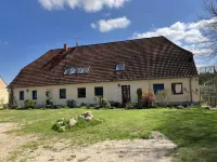 Quiet, large vacation apartment with 92 m2 for rent Hotel a Carpin