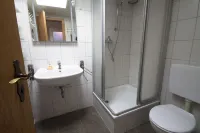 Apartment 6 with terrace on the south beach / with dog possible Alter Leuchtturm周辺のホテル