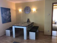 Ferienhaus für 6-8 Personen - Zentral und Sehr Geräumig mit Überdachter Terrasse