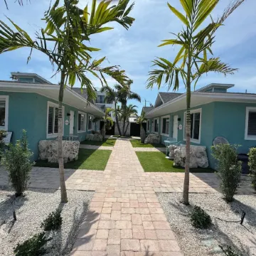 Private Heated Pool-1 Story-2 Blocks to Beach-Tropical Courtyard-"St. Maarten"