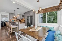2Blocks 2Beach with Free Coffee, AC and Linens+Towel