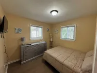 420 friendly Charming 3-bedroom house in awesome Detroit with AC, WiFi
