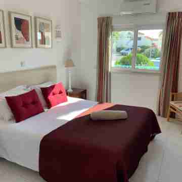 2 bed/2 bathroom apartment on the desirable Monte Dourado complex close to beach Rooms