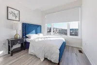 NEWLY BUILT LUXURIOUS 3BRM TOWN HS/AIRPORT/PARKING