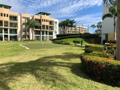 New walkup penthouse condo in lovely Serenity by the Sea,WiFi, AC, 24/7 security