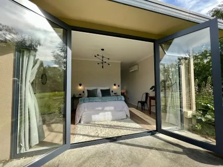 Springcreek studio apartment Отели рядом с достопримечательностью «Allan Scott Family Winemakers»