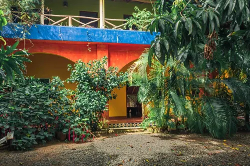 Jardines Tropicales - 3 blocks from the beach