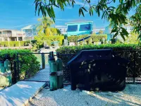 Sombrero Beach House: 50' Dock, Pool, BBQ, Bicycles & more!