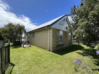 Betty on Bayview - Surf Beach Hotels in Surf Beach