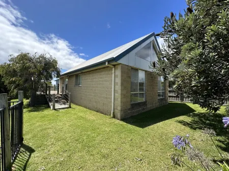 Betty on Bayview - Surf Beach