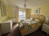 Castaway Cottage in Trevone with parking and very close to the Sandy Beach.