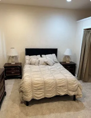 Quiet and Cozy 1 Bedroom Apartment close to the beach!