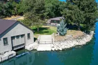 SERENE LAKEFRONT ESCAPE WITH PRIVATE BOAT RAMP AND LAKE & MOUNTAIN VIEWS