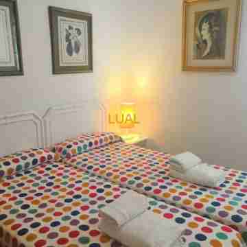 Central apartment next to the beach Rooms