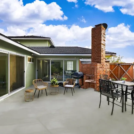 Pool Villa 4B3B - Double Master Suites - 2 FREE parking - BBQ/ Hockey/ Yard