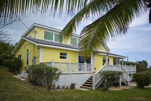 Escape House on Green Turtle Cay is the Perfect Island Getaway w/Deep Water Dock 綠龜島住宿飯店