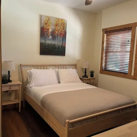 Lakefront Home away from Home