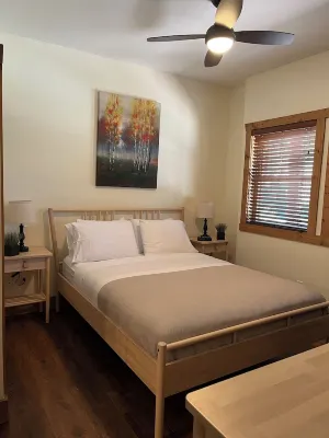 Lakefront Home away from Home