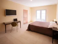Former fisherman's house with pool in the heart of Old Cotinière Hotels in Saint-Pierre-d'Oleron