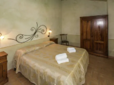 Luxury, Modern Apartment with Pool and Stunning Views 納爾尼酒店