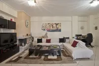 Paradeisos Modern, 2BR, 2BA, Fully Equipped North Athens 호텔