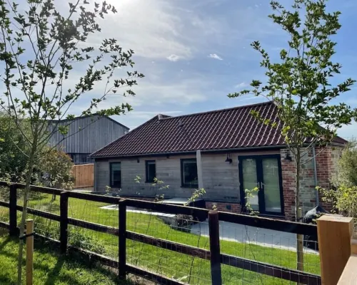 Stunning 2 Bed High Spec Country Cottage - v quiet Hotels in Warminster