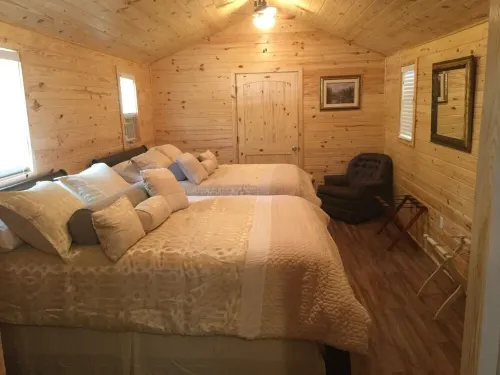 Cabin #3, NASHVILLE, Memphis, Kentucky Lake, Birdsong , Loretta Lynns, Paris Tn