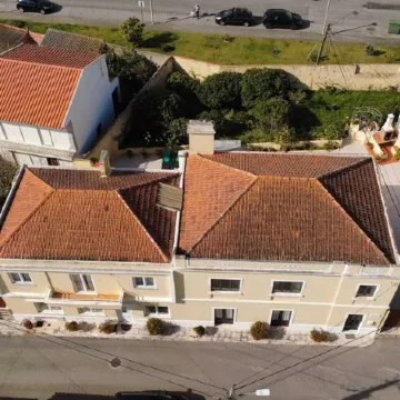 Townhouse with private garden and barbeque – excellent to welcome up to 4 adults