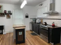 Cozy Craftsman Close to Everything