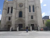 Entire home cozy and ideally located