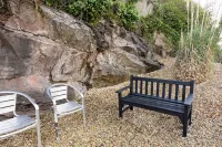 Peaceful, Homely, Pet Friendly with Private Parking - Holiday Apartment 13B