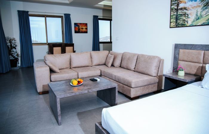 Amchit Grand Hotel