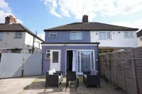 Westwick Gardens Retreat - 4 Bedroom House