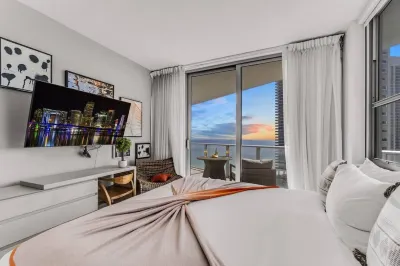 HydeHotel 2/2 Lux Condo l Ocean View l Resort Hotels near FLL Airport Flight Landing View Point