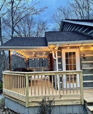 5 Minute Walk to Horse Creek Marina