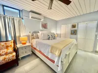 Mermaid Escape~Romantic Getaway Newly Renovated with Luxurious & Stunning Views Hotels in Frydendal
