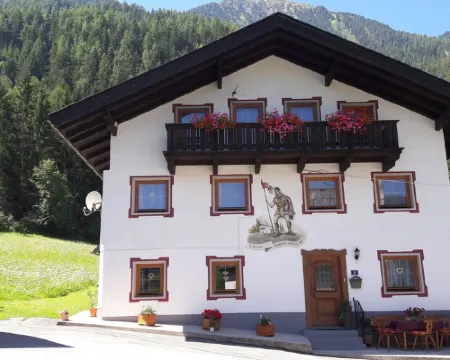 Ferienhof Fürruter, free Wi-Fi, 3 bedrooms, up to 6 persons Hotels in Sautens