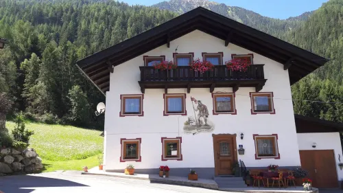 Ferienhof Fürruter, free Wi-Fi, 3 bedrooms, up to 6 persons Hotels in Sautens