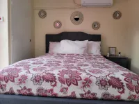 Our beautiful apartment over looks the ocean and as 24 hrs security.