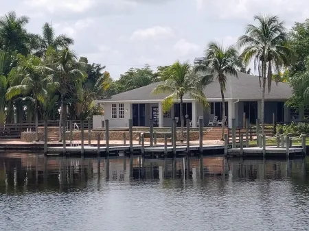 Bay of Grace -- A Boater's Paradise Fantastic Sunsets Close to I-75
