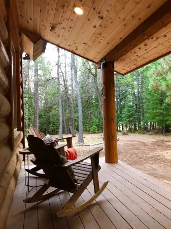 Cozy Log Cabin on 3 Acres Near Lassen Volcanic National Park