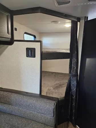 Serene lakeside environment Отели в г. Расселл