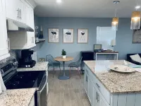 Hidden Gem "Yellow Door Cabana"