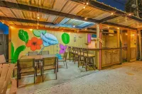 Tiki Bar Pool 4BRs Casa Delight  Pasadena