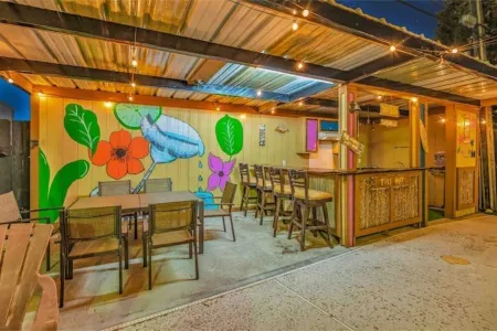 Tiki Bar Pool 4BRs Casa Delight  Pasadena