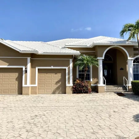8 Minute Walk to Beach Luxury 4 Bdrm Waterfront home -salt water heated Pool